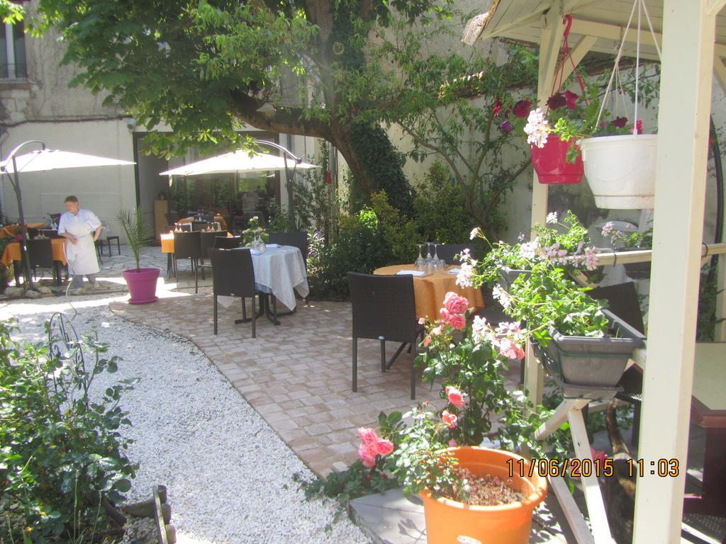 Logis Hotel Au Croissant Buzancais Экстерьер фото