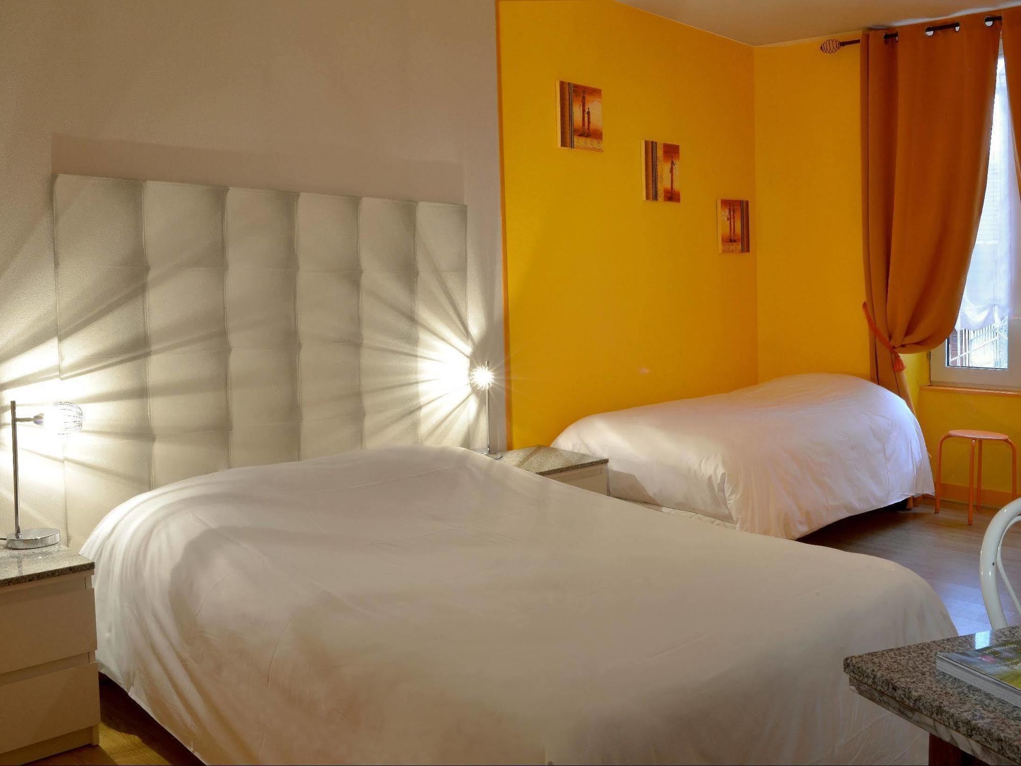 Logis Hotel Au Croissant Buzancais Экстерьер фото